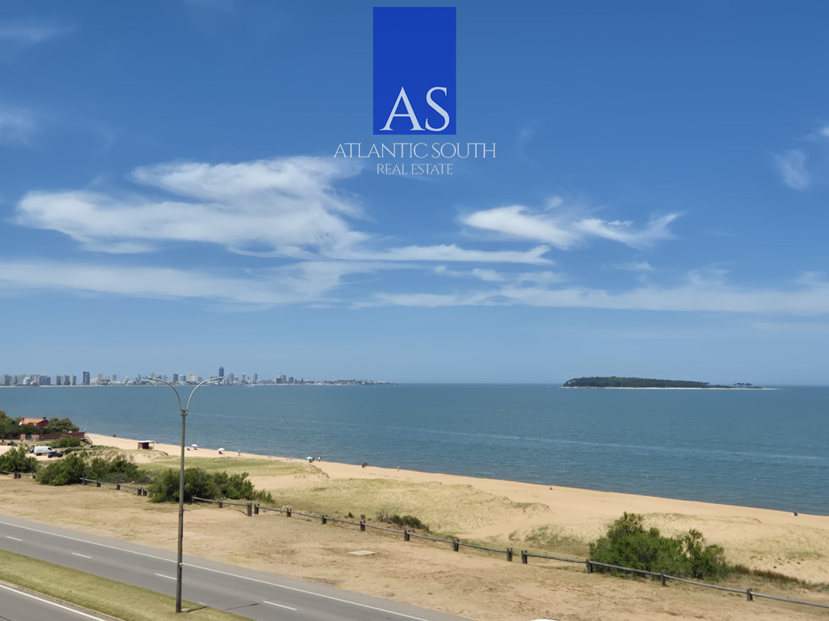 Apartamento ID.4455 - Penthouse apartamento 2 dormitorios frente al mar con azotea de uso exclusivo garage primera línea Playa Mansa Pinares Punta del Este
