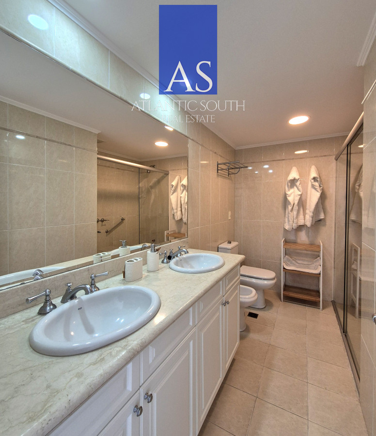 Apartamento ID.3939 - Apartamento 3 dormitorios en suite torre de lujo primera linea frente al mar Millenium Playa Mansa Enjoy Punta del Este