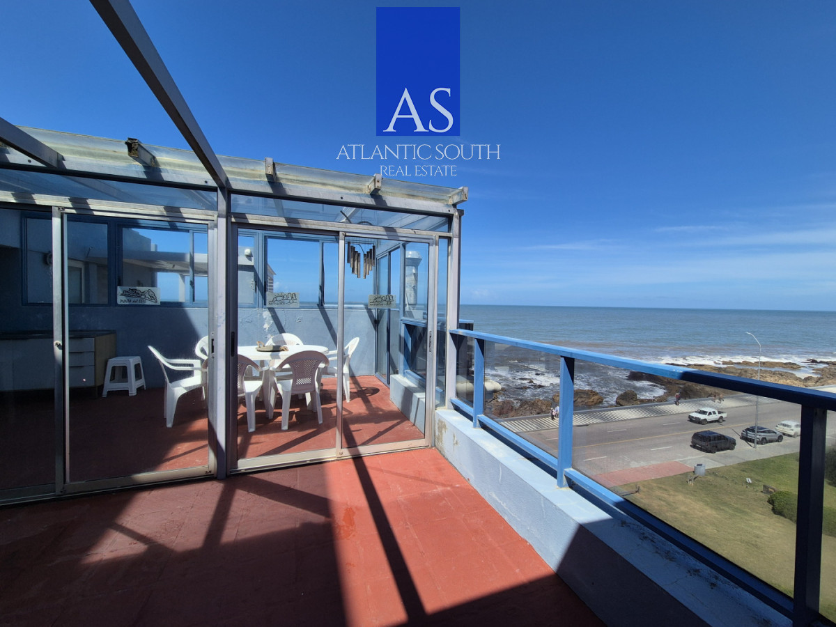 Apartamento ID.4565 - Oportunidad 3 dormitorios + servicio y gran terraza con parrillero propio en Playa Brava Punta del Este 
