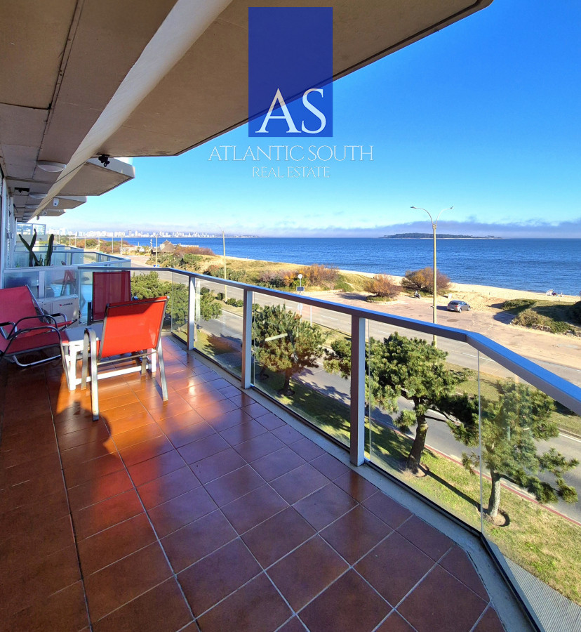 Apartamento ID.4195 - Apartamento 2 dormitorios Vista infinita al mar primera línea con estufa a leña esquinero al oeste garage Playa Mansa Punta del Este