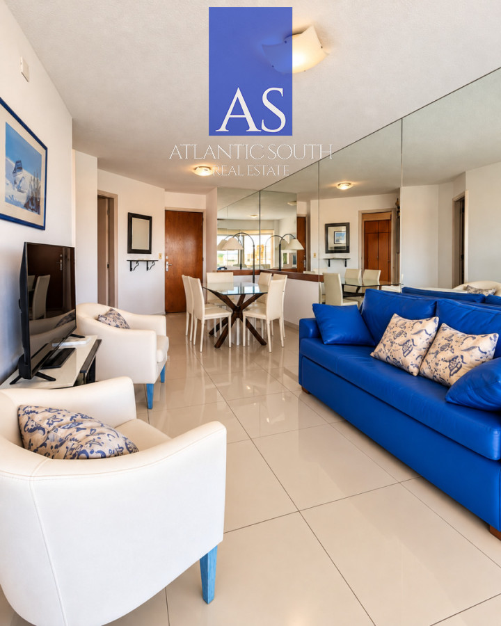 Apartamento ID.5139 - Apartamento de 2 dormitorios totalmente reciclado en Playa Mansa con garage y baulera