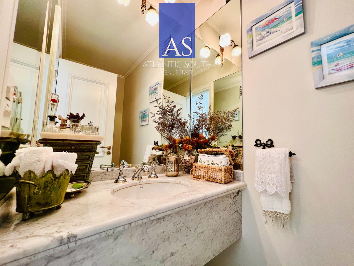 Apartamento ID.3574 - Apartamento de 3 dormitorios en primera linea Playa Mansa , Punta del Este