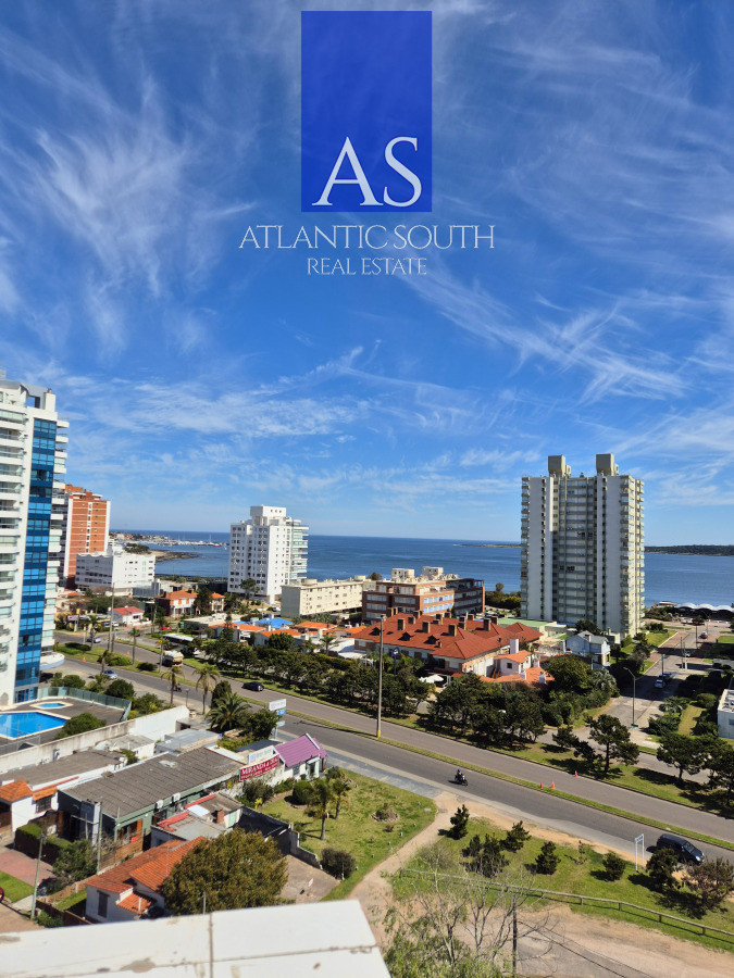 Apartamento ID.4422 - Penthouse 2 dormitorios con vista al mar garage Playa Mansa y Brava Punta del Este