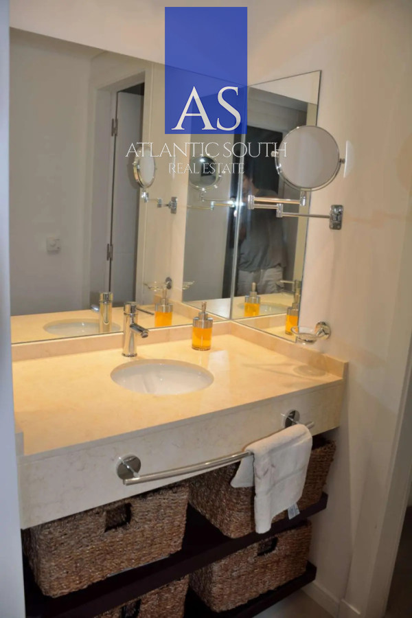 Apartamento ID.5009 - Apartamento de 2 dormitorios con vista y garage en Playa Brava, Punta del Este