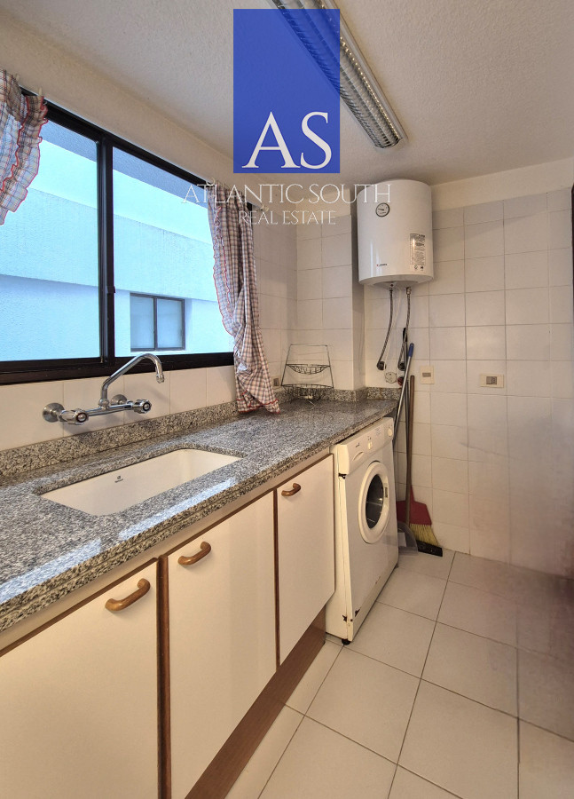 Apartamento ID.3964 - Apartamento 3 dormitorios + dependencia frente al mar parada 1 Playa Mansa Península