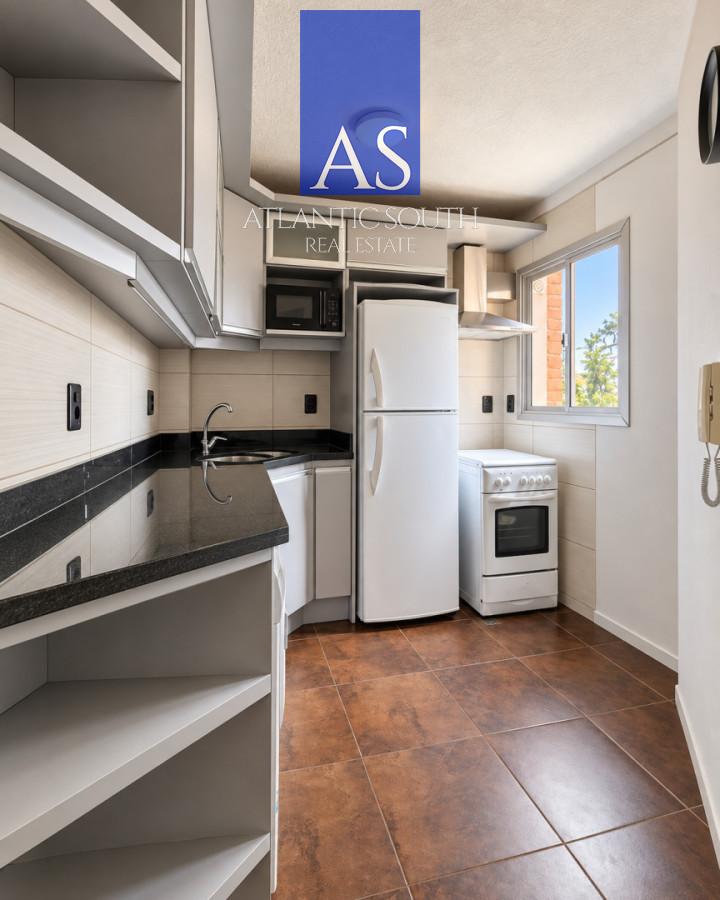 Apartamento ID.5139 - Apartamento de 2 dormitorios totalmente reciclado en Playa Mansa con garage y baulera