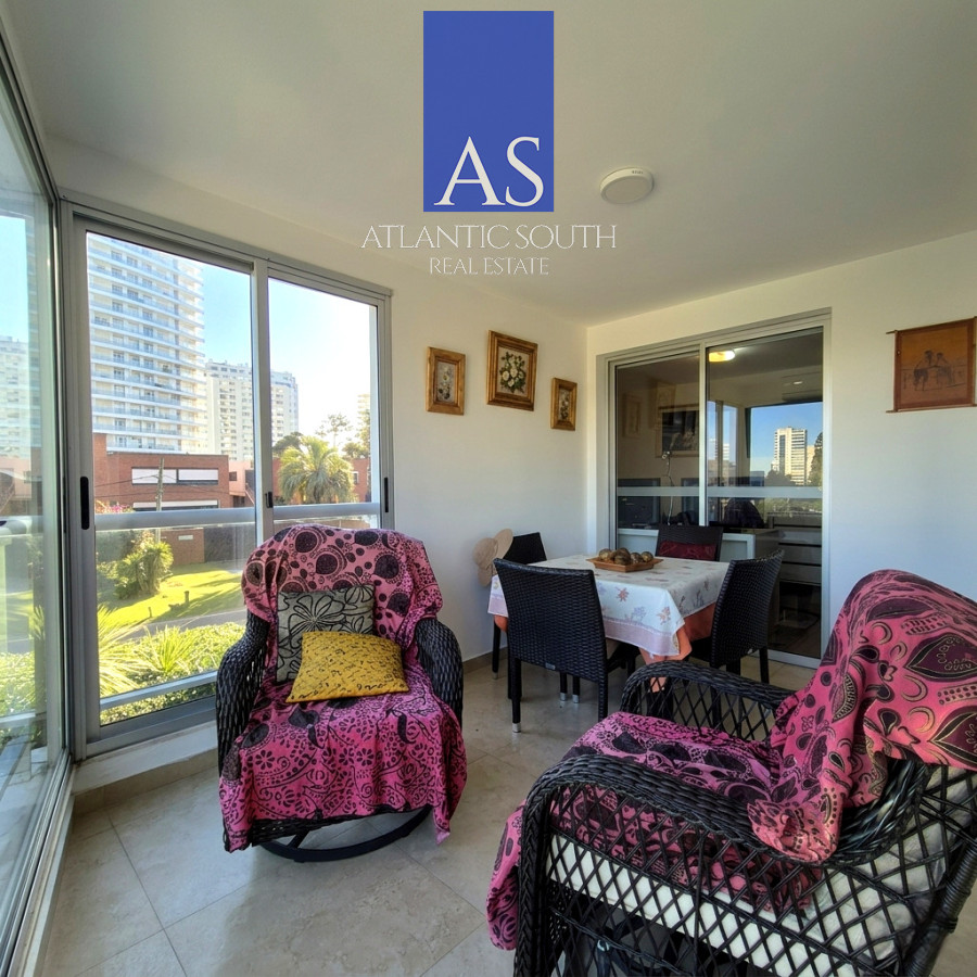 Apartamento ID.4620 - Apartamento Reciclado de 3 Dormitorios con Parrillero en Playa Mansa Punta del Este