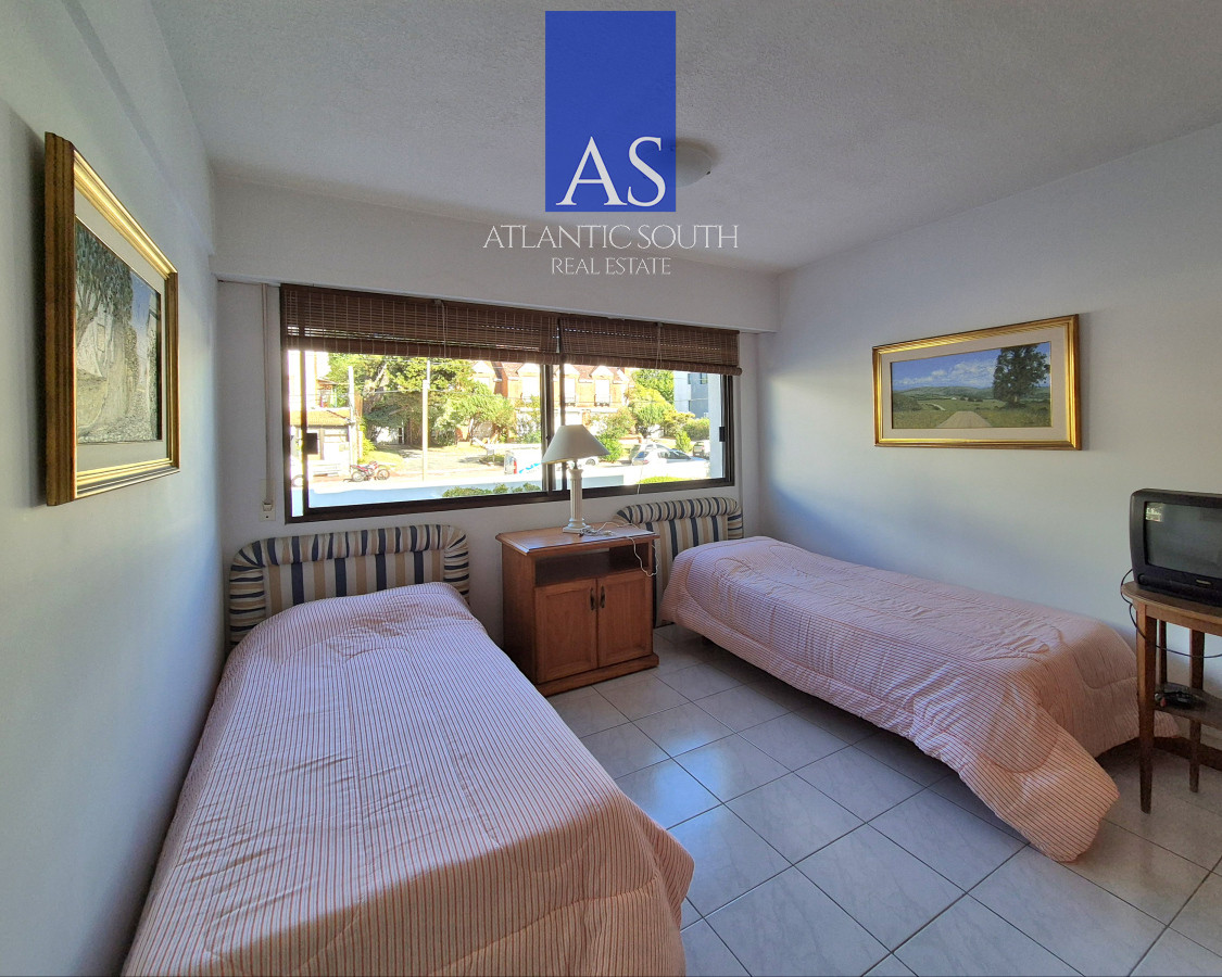 Apartamento ID.3964 - Apartamento 3 dormitorios + dependencia frente al mar parada 1 Playa Mansa Península