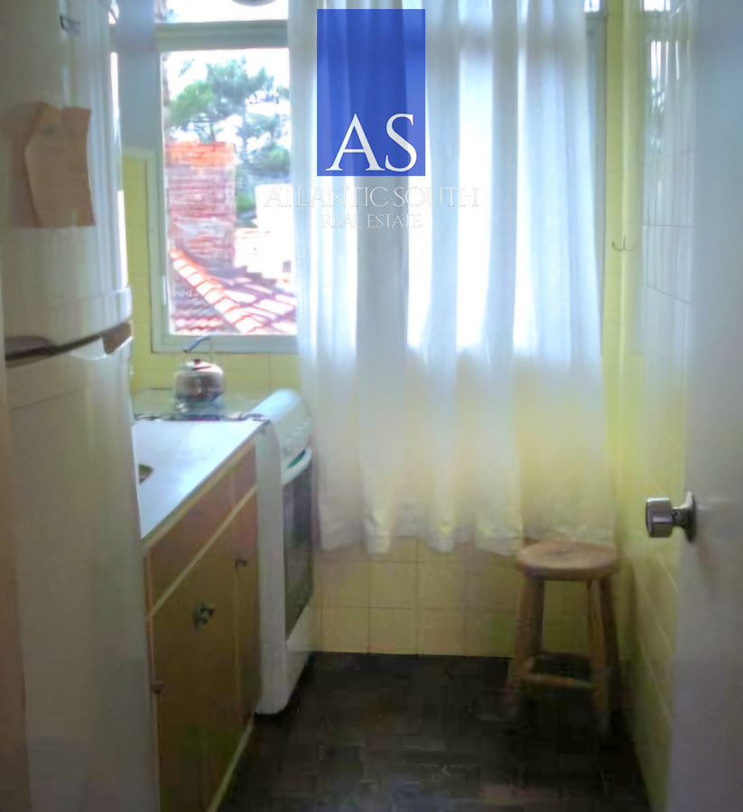 Apartamento ID.4381 - Apartamento frente al mar con vista 1 dormitorio semi reciclado terraza cochera primera linea Playa Mansa Punta del Este