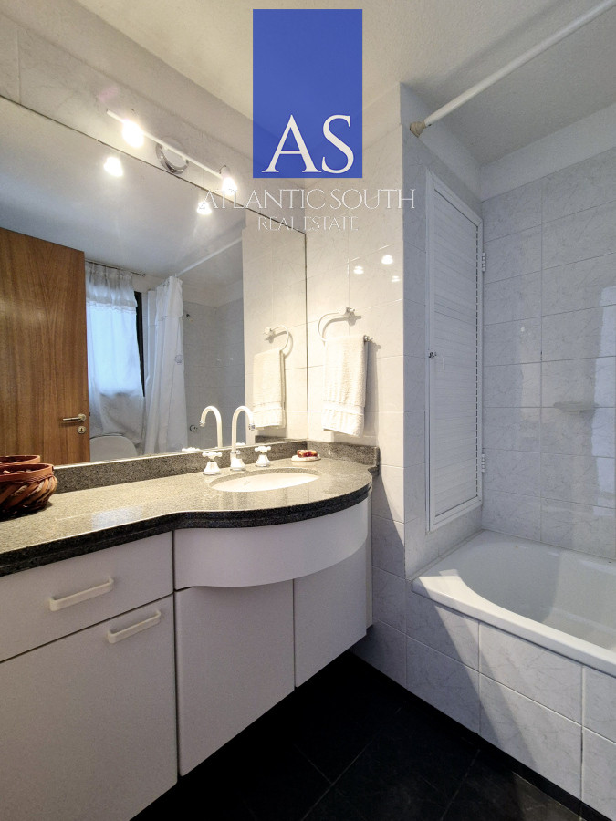 Apartamento ID.3964 - Apartamento 3 dormitorios + dependencia frente al mar parada 1 Playa Mansa Península