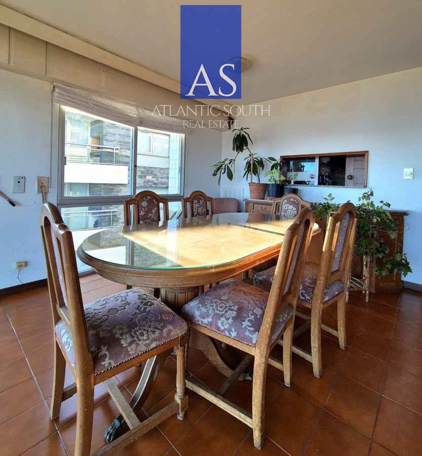 Apartamento ID.4195 - Apartamento 2 dormitorios Vista infinita al mar primera línea con estufa a leña esquinero al oeste garage Playa Mansa Punta del Este