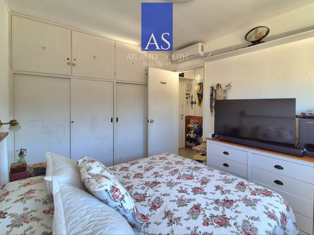 Apartamento ID.4201 - Apartamento 1 dormitorio en venta con vista al Mar edificio primera línea Playa Mansa Punta del Este