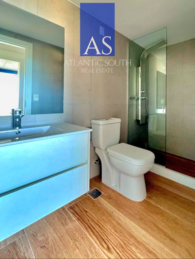 Apartamento ID.4024 - Apartamento de 2 dormitorios con vista al mar primera linea Playa Mansa 