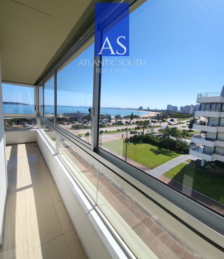 Apartamento ID.3787 - Apartamento en venta 3 domritorios y dependencia con hermosa vista Playa Mansa