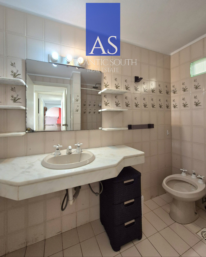 Apartamento ID.3041 - Apartamento 2 dormitorios parrillero propio estufa a leña terraza cochera excelente zona Punta del Este