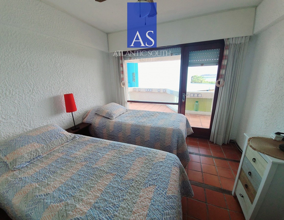 Apartamento ID.1623 - Alquiler anual Apartamento 2 dormitorios frente al mar Mansa espectacular terraza con vista