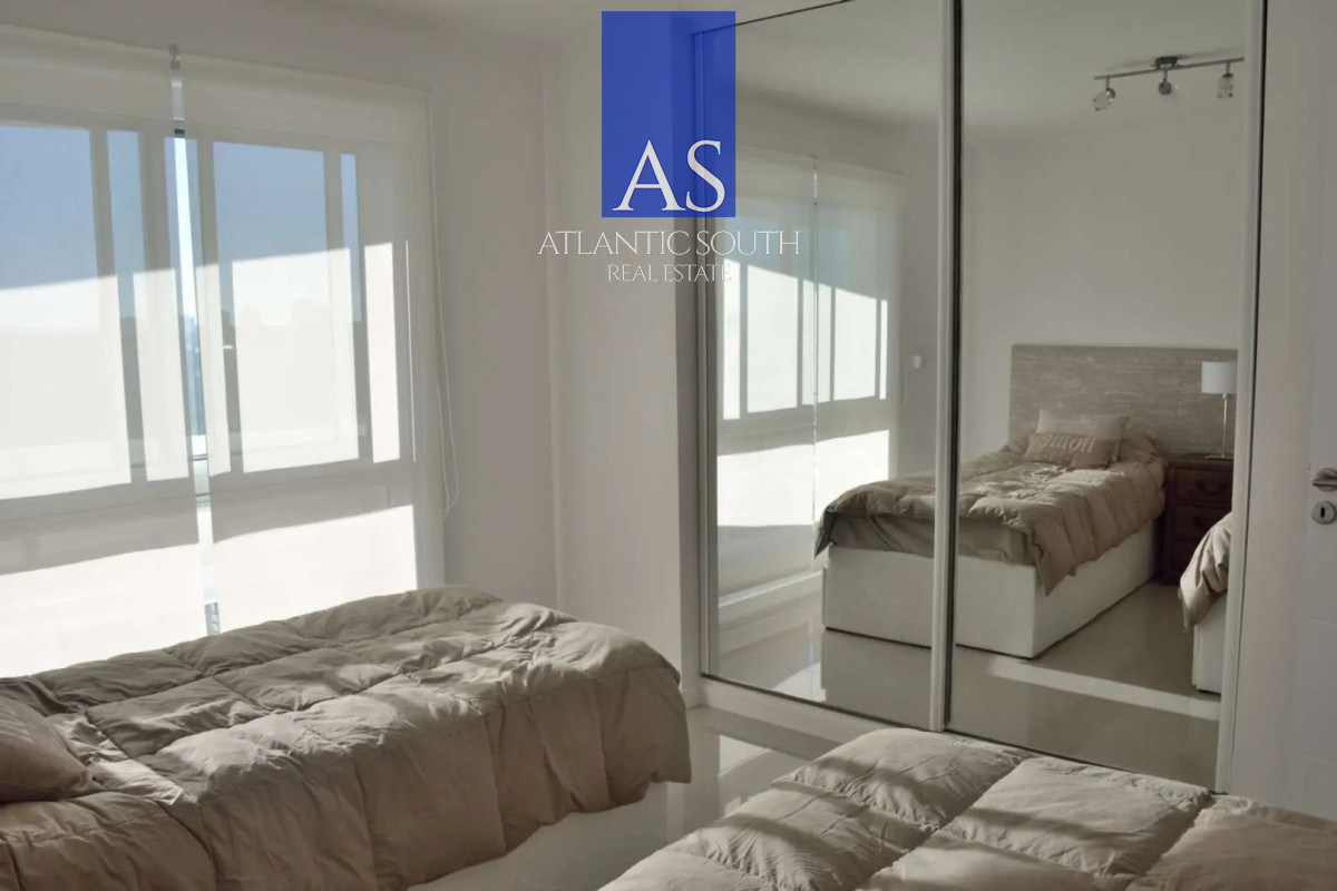 Apartamento ID.5009 - Apartamento de 2 dormitorios con vista y garage en Playa Brava, Punta del Este