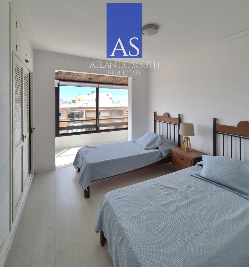 Apartamento ID.2968 - Oportunidad apartamento semi-reciclado 3 dormitorios 2 baños garage Península Punta del Este Duplex-Penthouse 