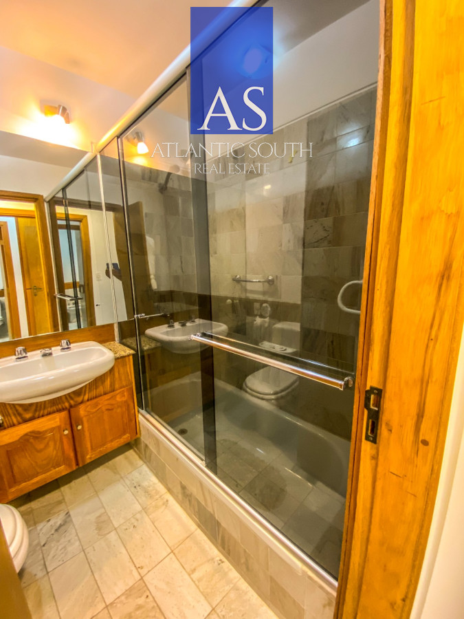 Apartamento ID.4308 - Apartamento de 3 dormitorios con servicios Playa Brava 