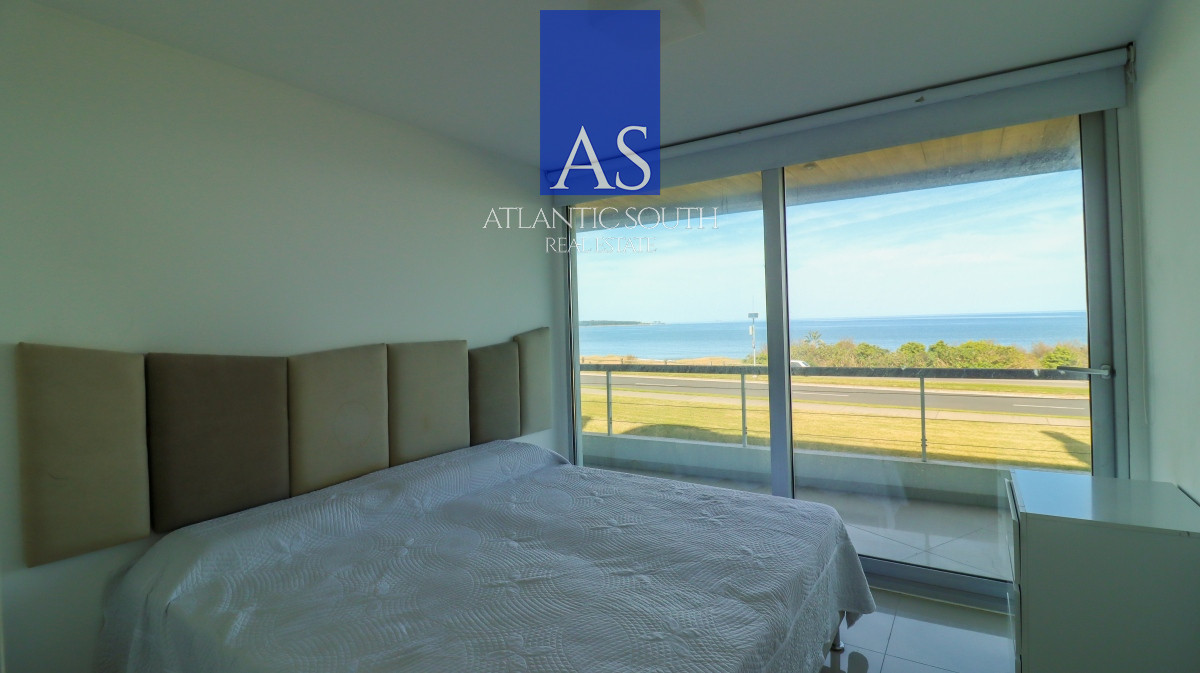 Apartamento ID.3719 - Apartamento moderno de categoría 3 dormitorios+dependencia completa en primera linea al mar en Playa Mansa Pinares Punta del Este
