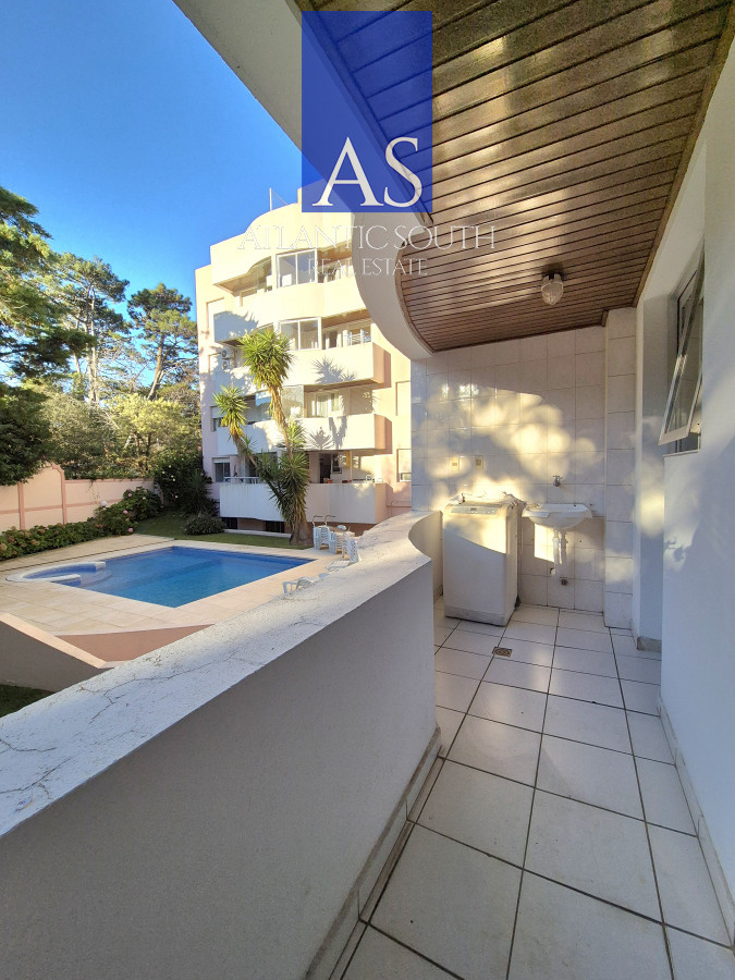 Apartamento ID.4079 - Apartamento venta 3 dormitorios tipo casa Playa Mansa Punta del Este