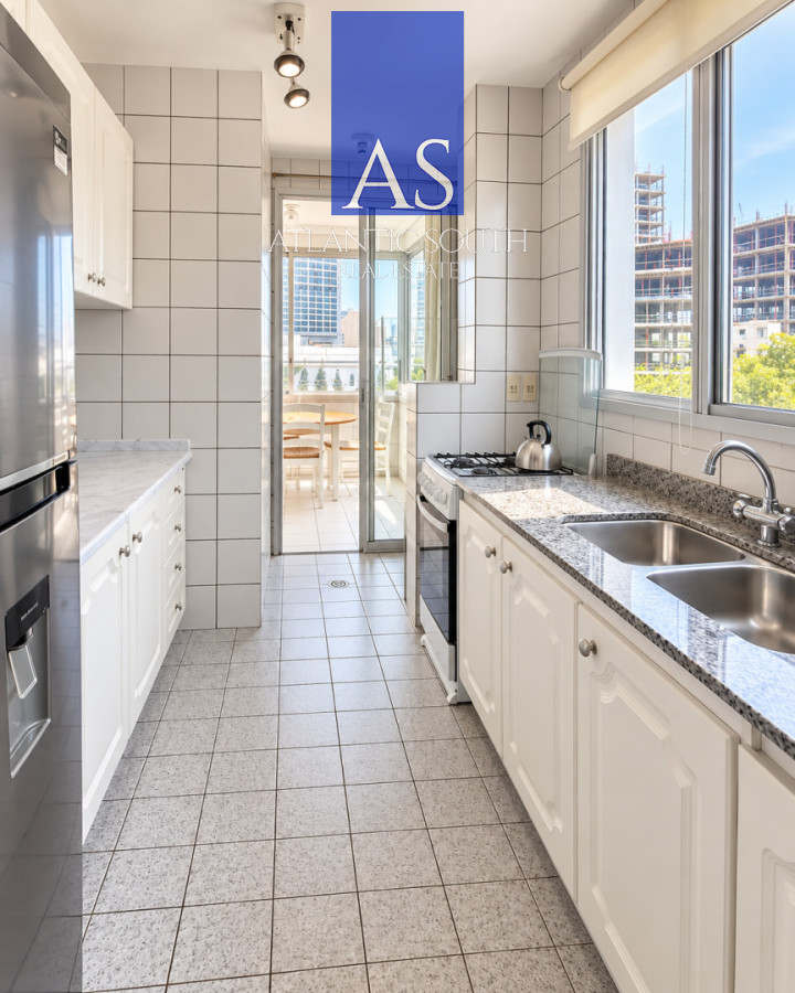 Apartamento ID.5137 - Apartamento de 2 dormitorios con garage en zona Conrad Punta del Este