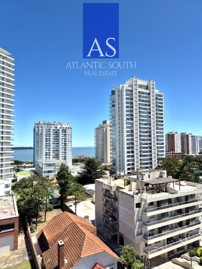 Apartamento ID.4437 - Apartamento 2 dormitorios terraza y garage piso alto con vista al mar a metros de la playa en Playa Mansa Punta del Este