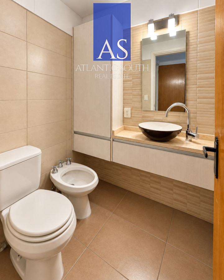 Apartamento ID.5136 - Apartamento 3 dormitorios con garage en Playa Mansa a 150 metros del mar