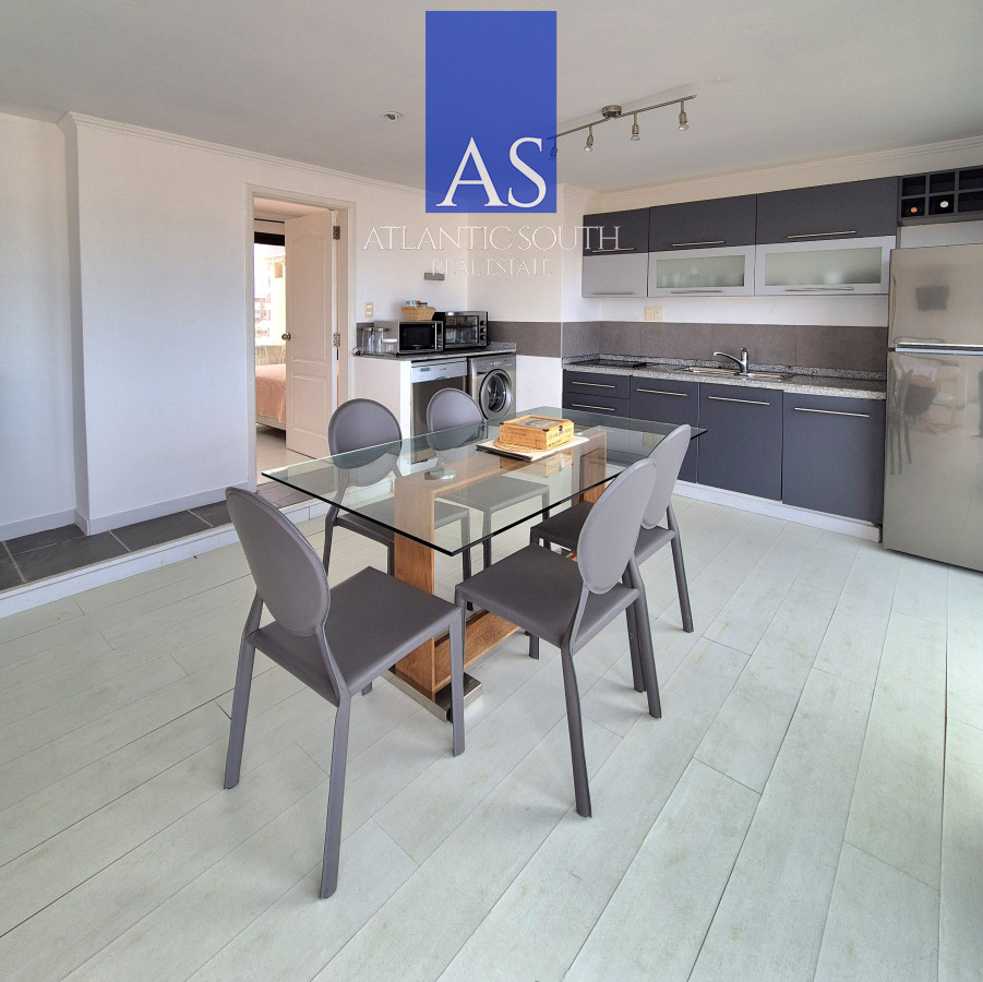 Apartamento ID.2968 - Oportunidad apartamento semi-reciclado 3 dormitorios 2 baños garage Península Punta del Este Duplex-Penthouse 