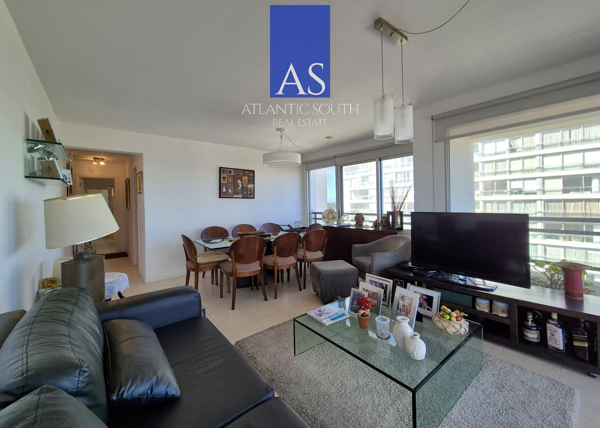 Apartamento ID.4319 - Oportunidad moderno planta cómoda piso alto 3 dormitorios 2 baños terraza con espectacular vista al mar garage venta Punta del Este 