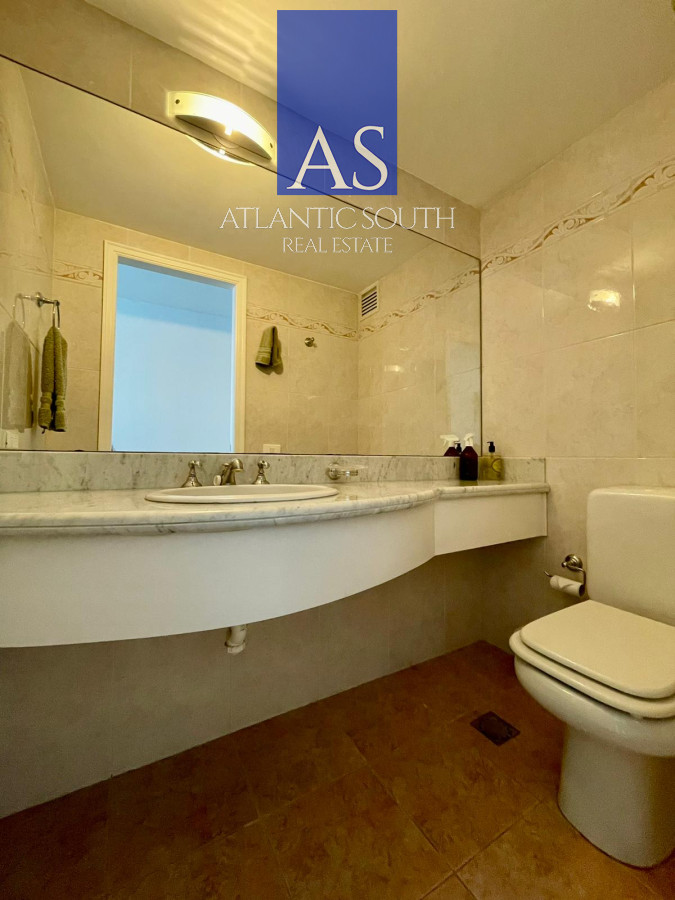 Apartamento ID.4315 - Apartamento de 4 dormitorios con parrillero en primera linea Playa Mansa