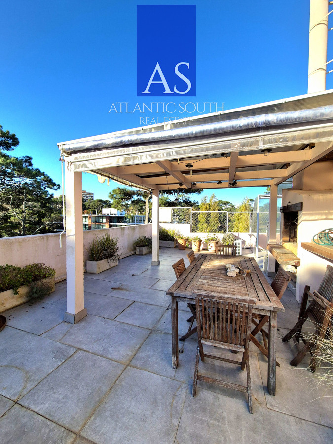 Apartamento ID.4259 - Penthouse 3 dormitorios barbacoa uso exclusivo garage piscina Playa Mansa Punta del Este