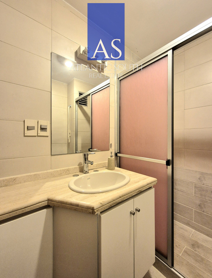 Apartamento ID.4417 - Apartamento 1 dormitorio en venta vista parcial al Mar terraza y cochera Playa Mansa Punta del Este