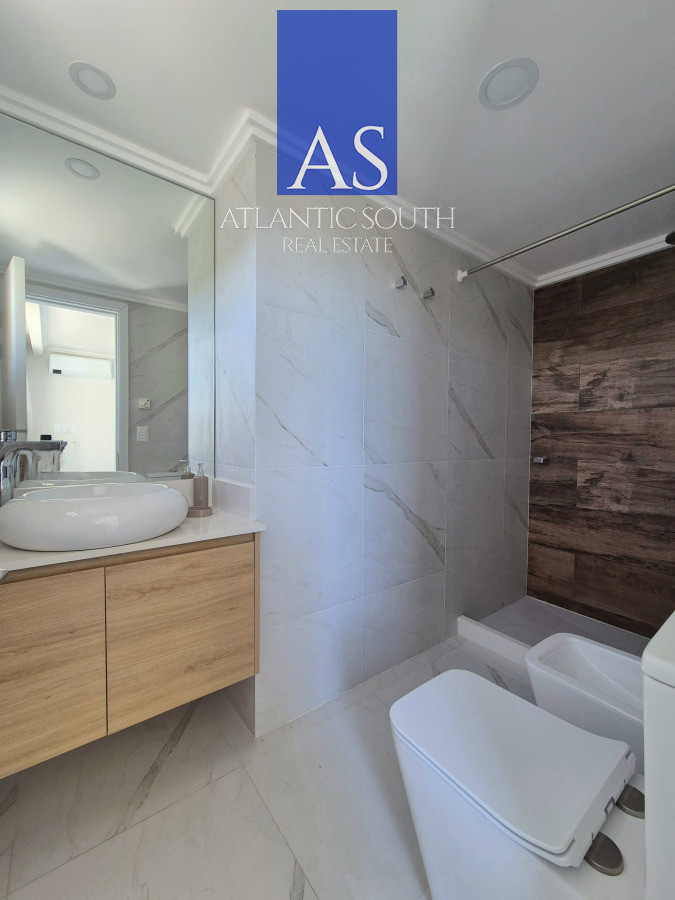 Apartamento ID.3674 - Apartamento 2 dormitorios con parrillero y vista frente al mar Playa Mansa Pinares Punta del Este