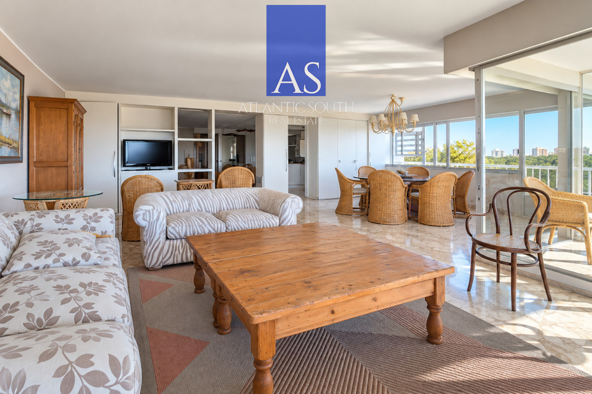 Apartamento ID.5124 - Planta de categoría 3 dormitorios+servicio frente al mar Playa Mansa Punta del Este