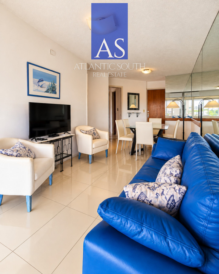 Apartamento ID.5139 - Apartamento de 2 dormitorios totalmente reciclado en Playa Mansa con garage y baulera