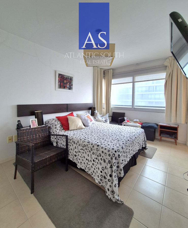 Apartamento ID.4319 - Oportunidad moderno planta cómoda piso alto 3 dormitorios 2 baños terraza con espectacular vista al mar garage venta Punta del Este 