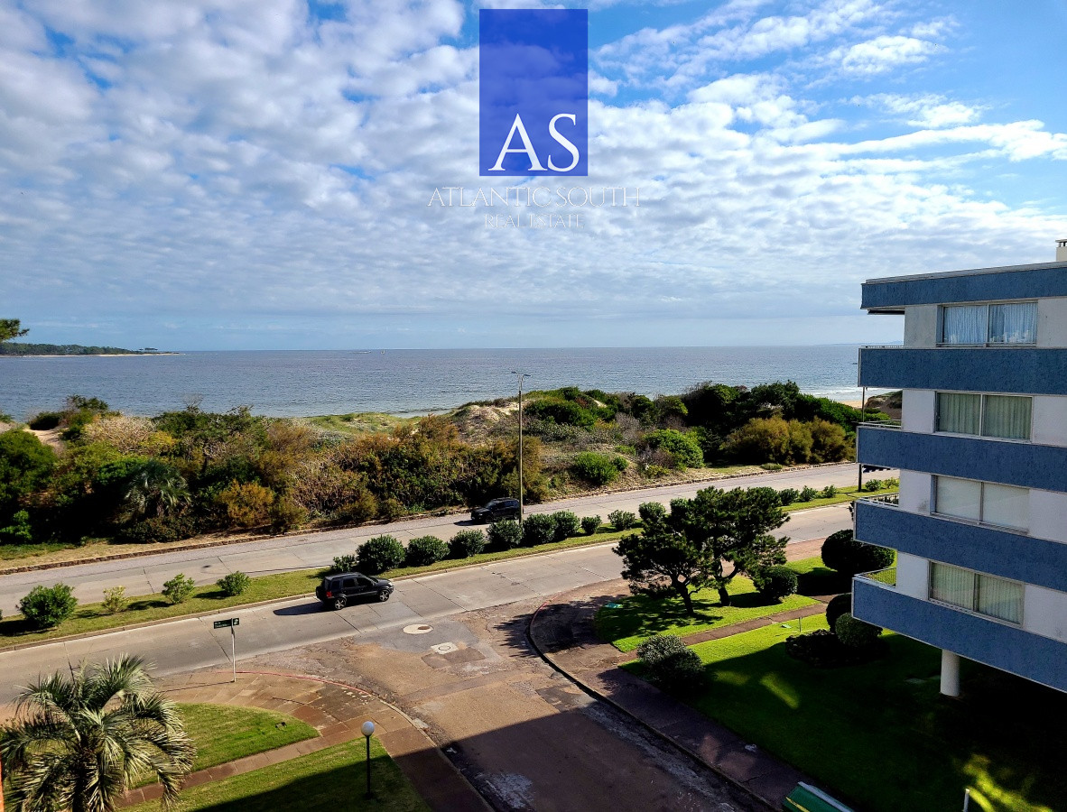 Apartamento ID.2102 - Oportunidad apartamento en venta vista al mar terraza parrillero Playa Mansa