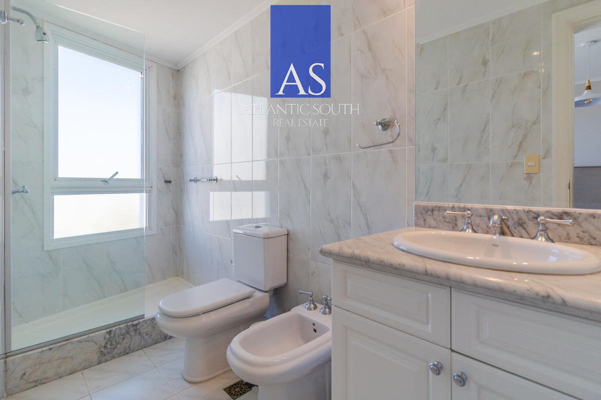 Apartamento ID.3827 - Apartamento 3 dormitorios en primera linea frente al mar Millenium Playa Mansa Punta del Este
