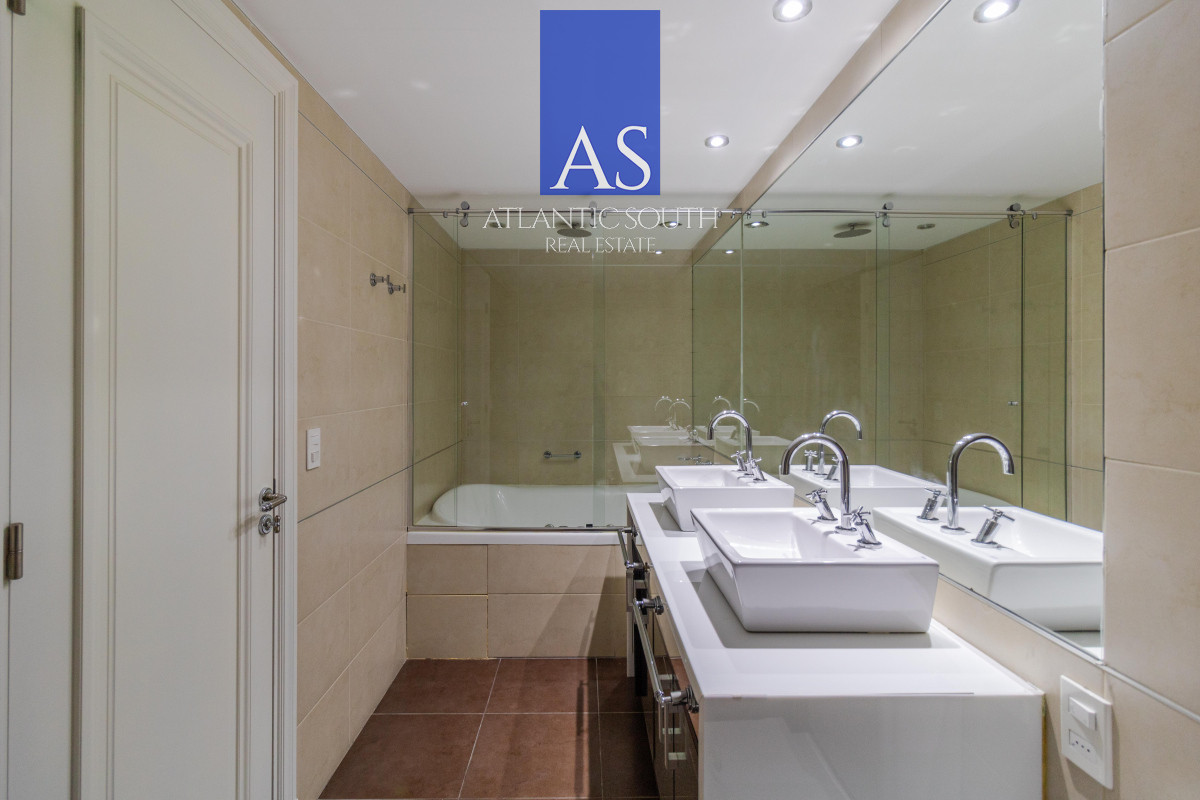 Apartamento ID.3856 - Apartamento de 3 dormitorios en suite frente al mar en Torre Imperiale Playa Brava Punta del Este