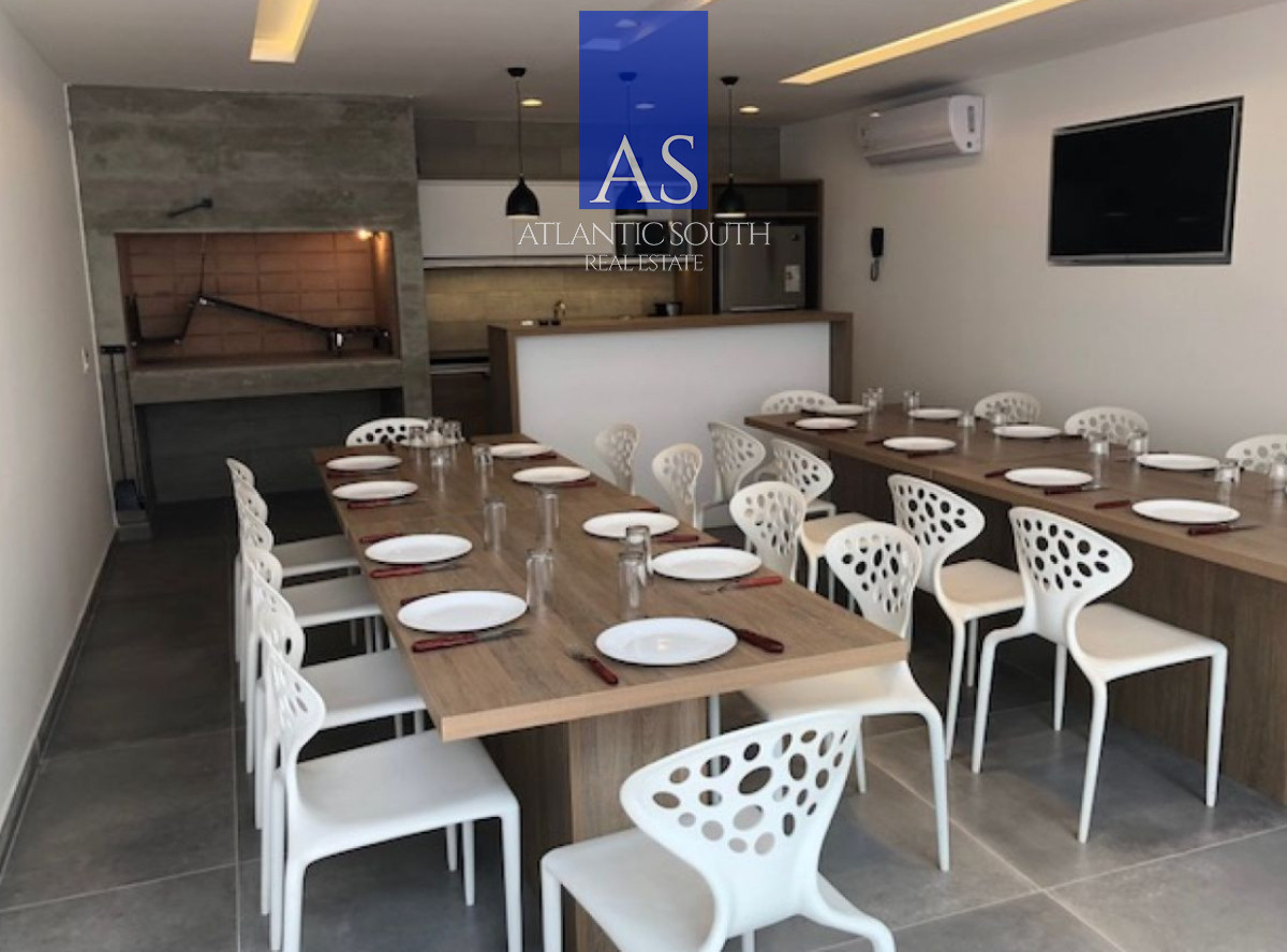 Apartamento ID.4270 - Apartamento de 3 dormitorios con servicios frente al mar en Playa Mansa 