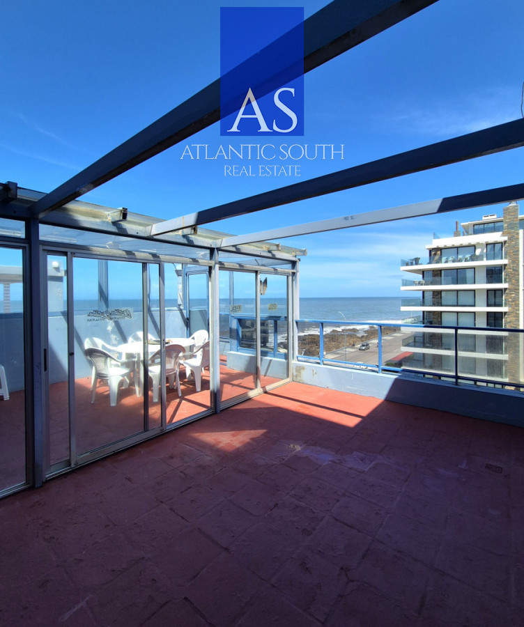 Apartamento ID.4565 - Oportunidad 3 dormitorios + servicio y gran terraza con parrillero propio en Playa Brava Punta del Este 