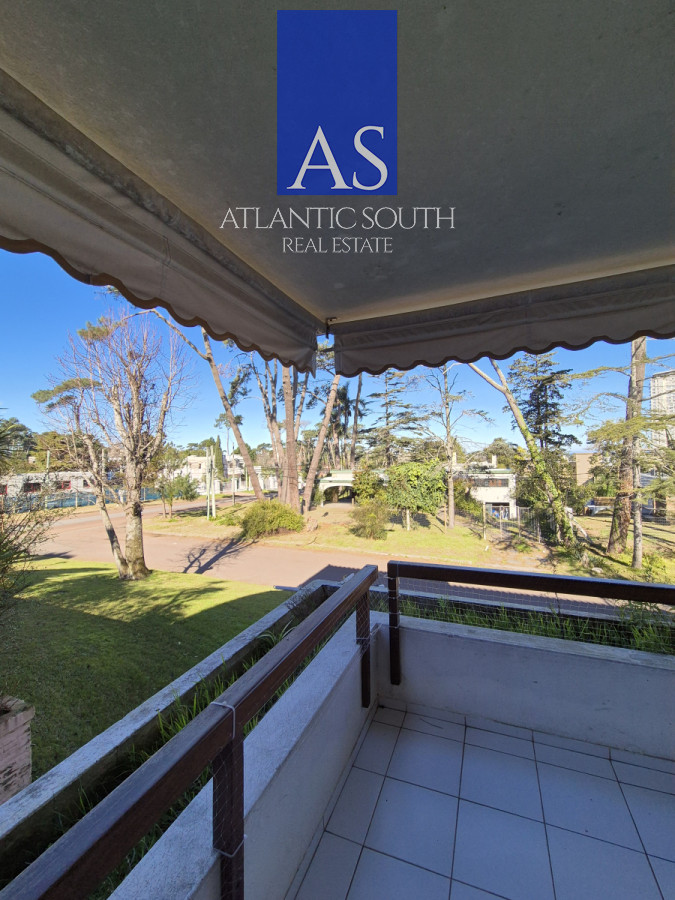 Apartamento ID.4324 - Apartamento reciclado de 3 dormitorios estufa a leña y parrillero propio próximo al mar Playa Mansa