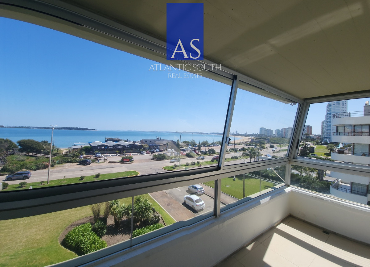Apartamento ID.3787 - Apartamento en venta 3 domritorios y dependencia con hermosa vista Playa Mansa