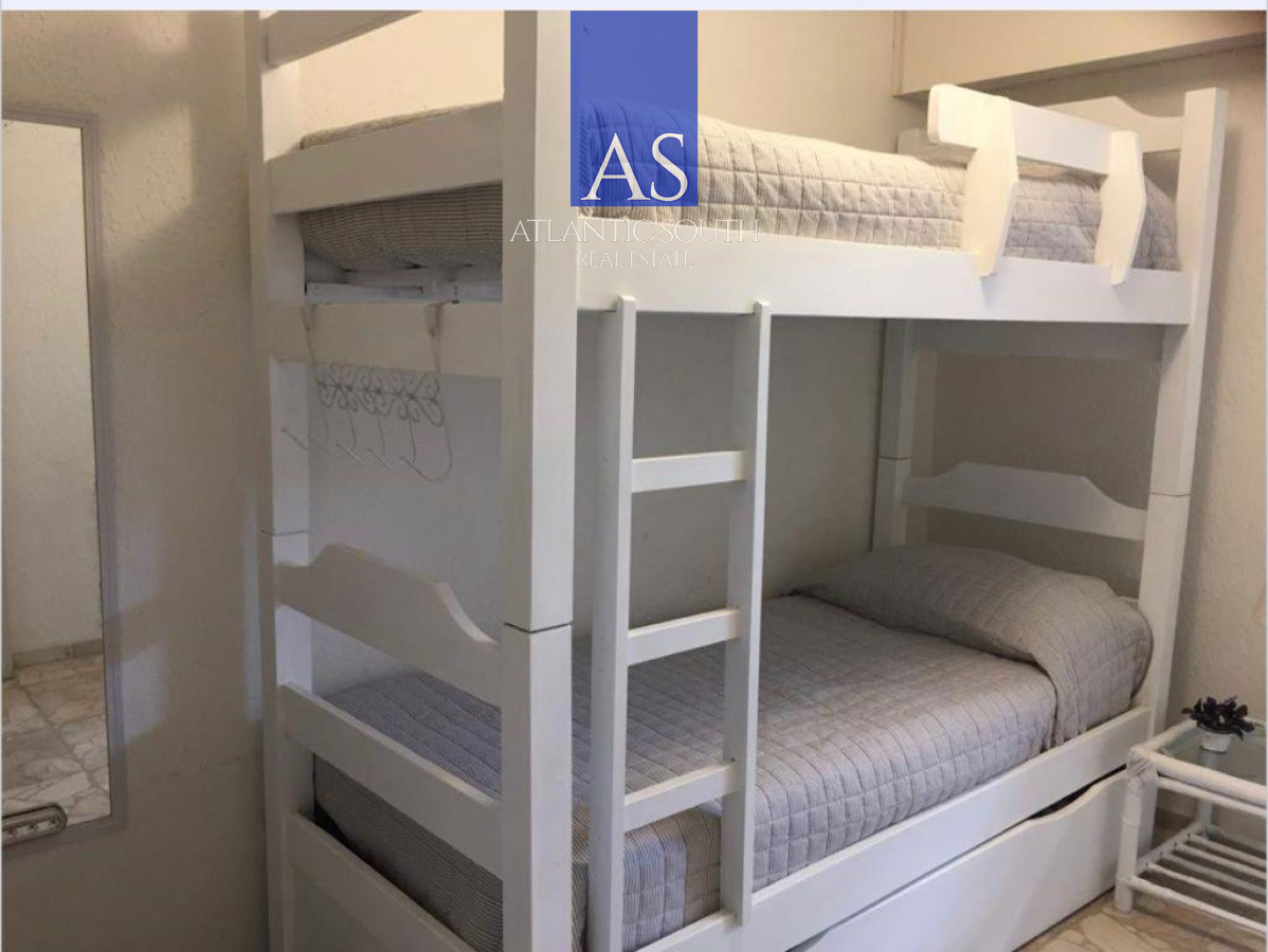 Apartamento ID.3649 - Apartamento 3 dormitorios con estufa a leña y parrillero primera linea Playa Mansa