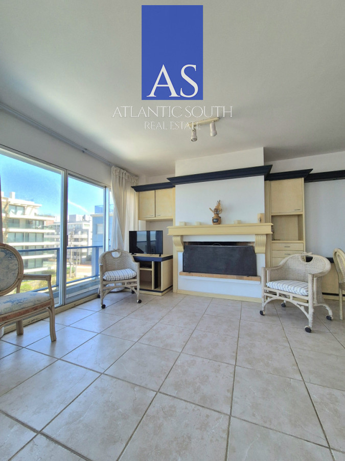 Apartamento ID.4565 - Oportunidad 3 dormitorios + servicio y gran terraza con parrillero propio en Playa Brava Punta del Este 