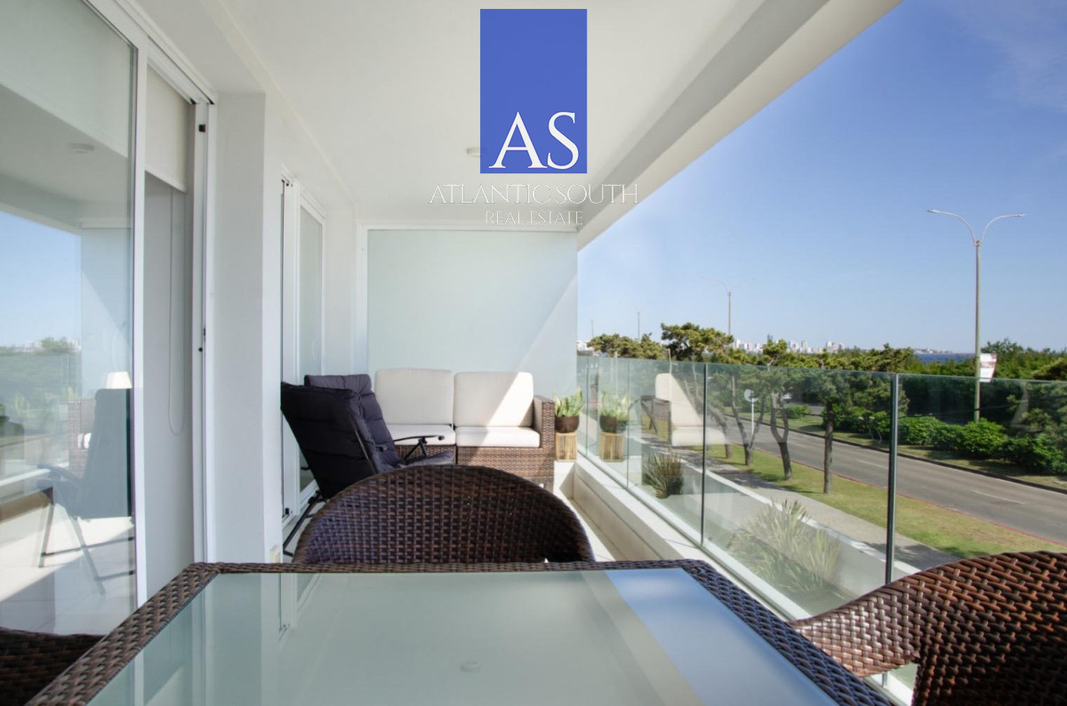 Apartamento ID.4799 - Frente al Mar en Playa Mansa 2 Suites + Dependencia completa Vista Parcial al mar primera línea Playa Mansa Punta del Este