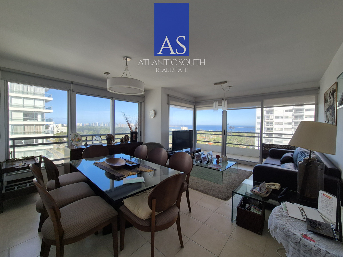 Apartamento ID.4319 - Oportunidad moderno planta cómoda piso alto 3 dormitorios 2 baños terraza con espectacular vista al mar garage venta Punta del Este 