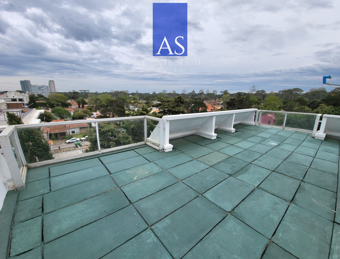 Apartamento ID.2502 - Oportunidad Penthouse 3 dormitorios con parrillero cochera Playa Mansa