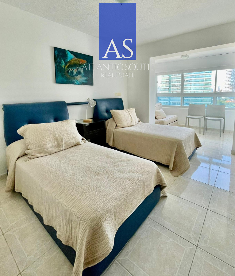Apartamento ID.4315 - Apartamento de 4 dormitorios con parrillero en primera linea Playa Mansa